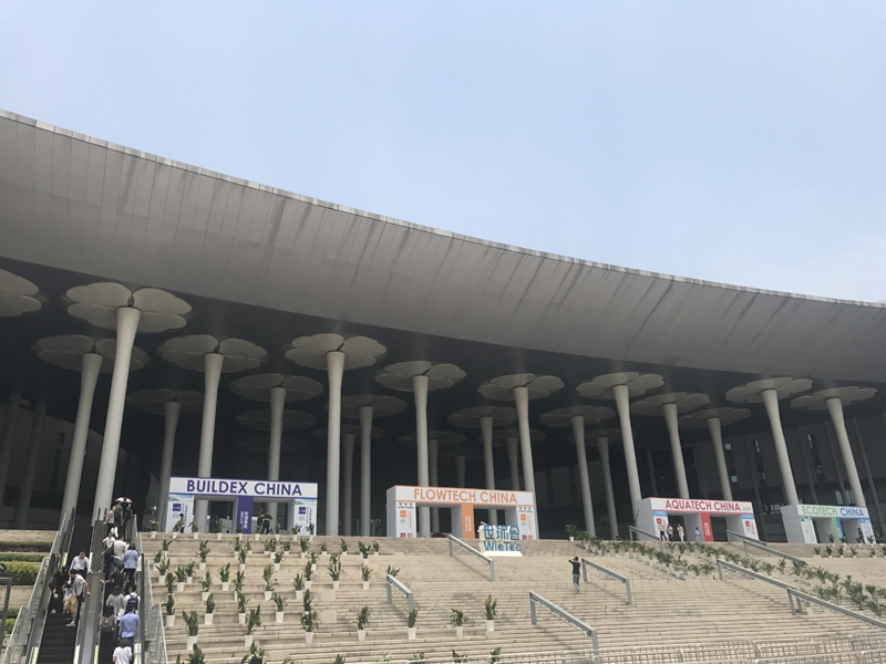 淞江集團(tuán)攜高端橡膠接頭參加2017年上海泵管閥展會現(xiàn)場