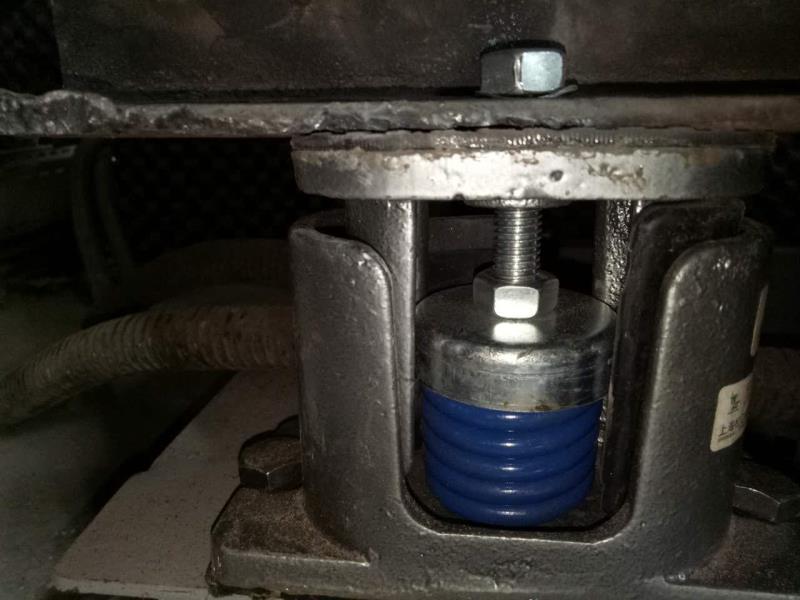 風(fēng)機(jī)安裝彈簧減震器后直接壓扁了怎么辦？
